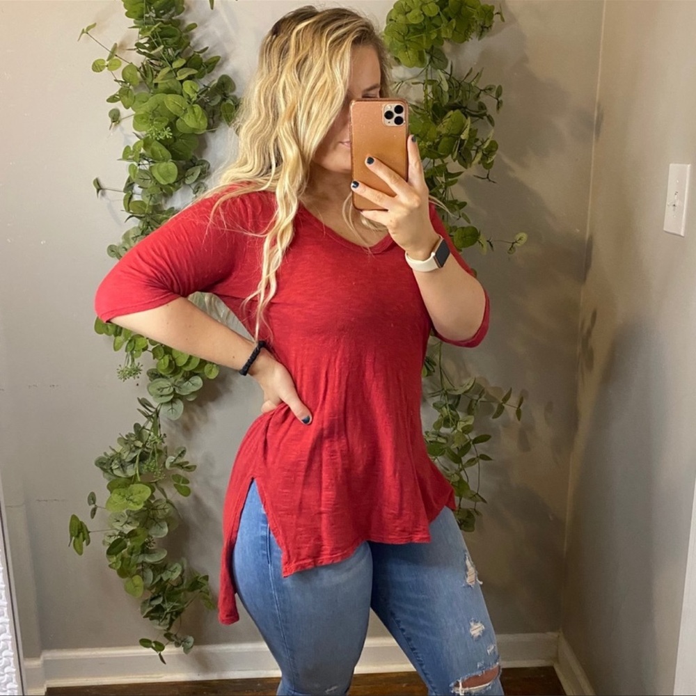 Anthropologie Left of Center Very Flattering Red 3/4 sleeve top shirt